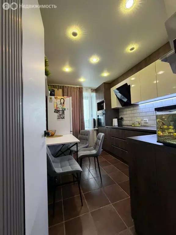 3-комнатная квартира: Курган, улица Василия Блюхера, 7 (69.1 м) - Фото 1