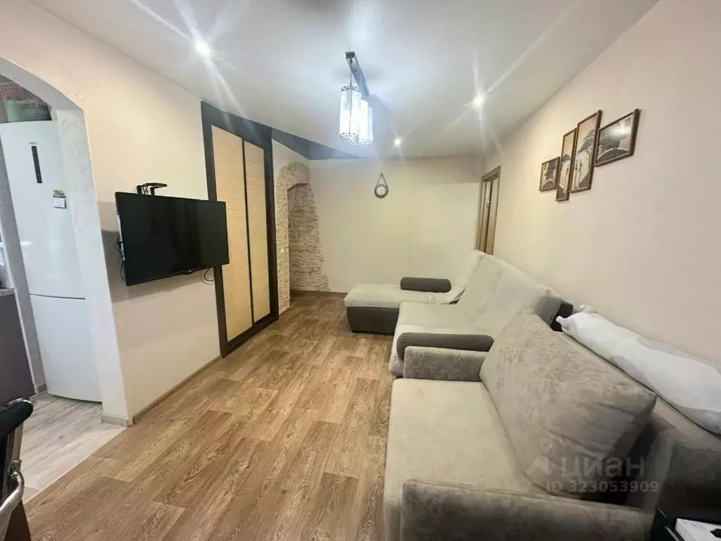 2-к кв. Удмуртия, Сарапул ул. Ефима Колчина, 50А (42.5 м) - Фото 1