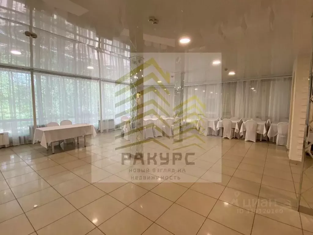 Помещение свободного назначения в Омская область, Омск просп. ... - Фото 1