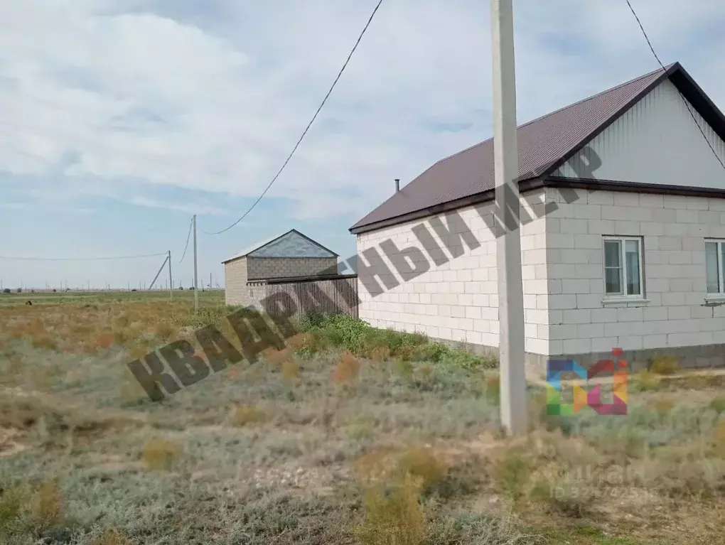 Дом в Калмыкия, Лаганский район, с. Буранное ул. Кирова, 7 (60 м) - Фото 1