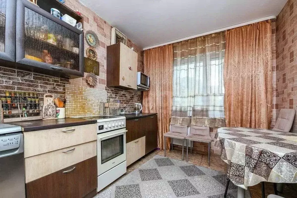 4-к кв. Тюменская область, Тюмень ул. Прокопия Артамонова, 4 (89.9 м) - Фото 1