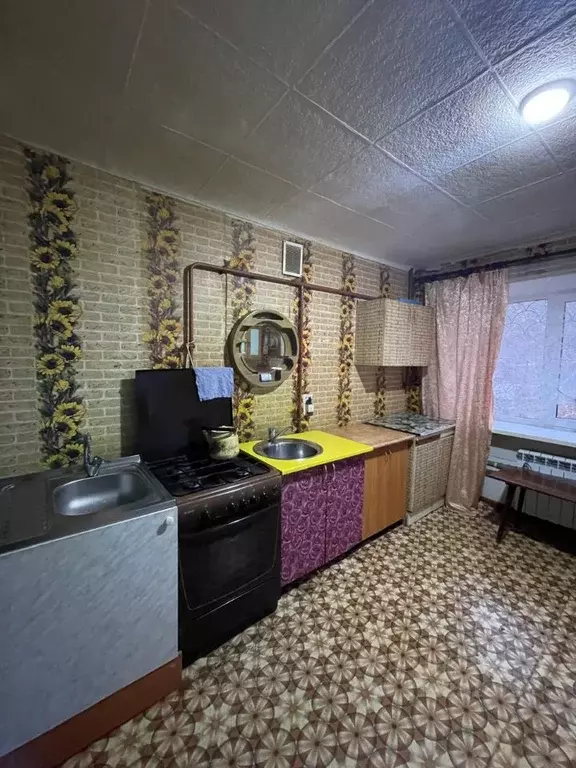 Комната Омская область, Омск ул. Петра Ильичева, 5 (15.0 м) - Фото 0