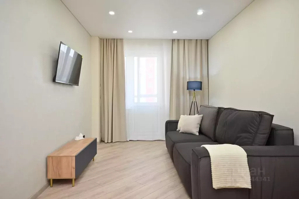 1-к кв. Красноярский край, Красноярск ул. Республики, 37А (44.0 м) - Фото 1