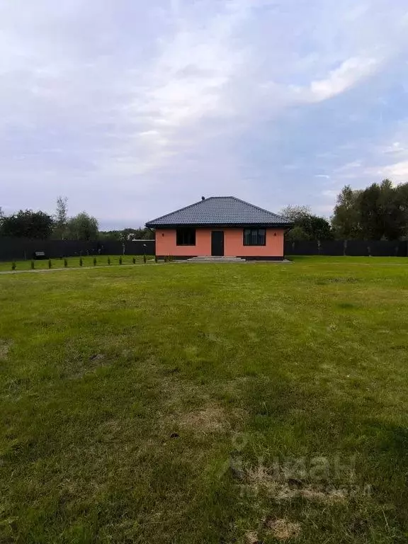 Дом в Псковская область, Псковский район, Писковичская волость, д. ... - Фото 1