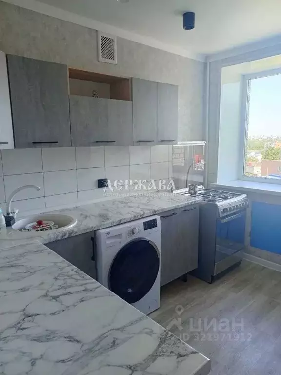 1-к кв. Белгородская область, Старый Оскол ул. Хмелева, 6а (35.0 м) - Фото 0