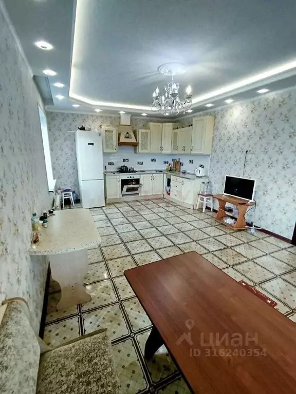 Коттедж в Белгородская область, Старый Оскол ул. Товолжанская, 78 (214 ... - Фото 1