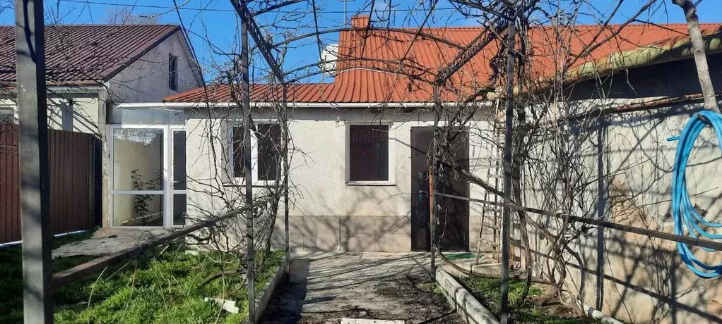 Дом в Крым, Сакский район, с. Уютное ул. Юрия Гагарина, 70 (58 м) - Фото 1