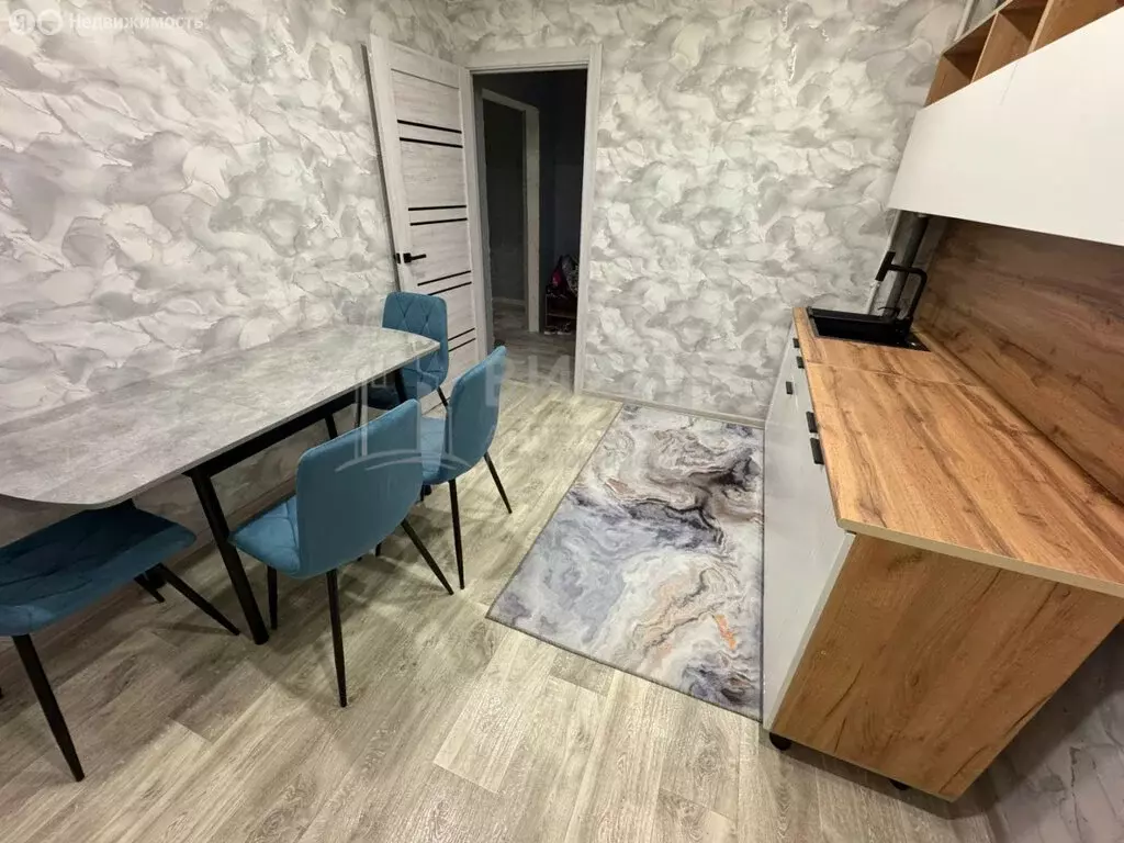 3-комнатная квартира: Мензелинск, улица Изыскателей, 4/4 (72 м) - Фото 1