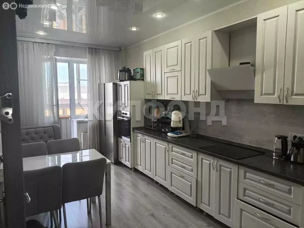 3-комнатная квартира: Абакан, улица Кирова, 120А (79.9 м) - Фото 0