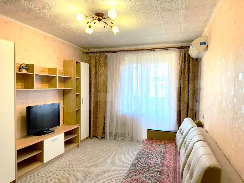 1-к. квартира, 40 м, 8/9 эт. - Фото 1