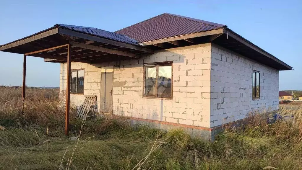 Дом в Белгородская область, Старооскольский городской округ, с. ... - Фото 0