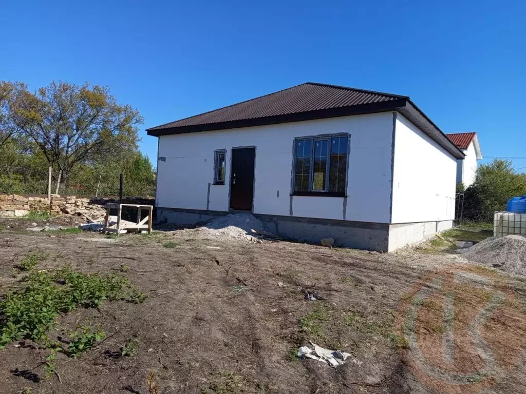Дом в Крым, Симферопольский район, с. Урожайное  (100 м) - Фото 1