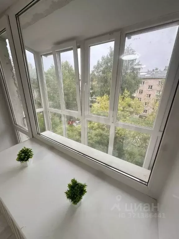 1-к кв. Удмуртия, Ижевск ул. 9 Января, 167 (30.0 м) - Фото 1