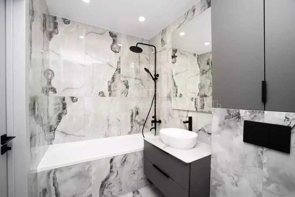 1-к кв. Тюменская область, Тюмень ул. 9 Января, 160к2 (41.6 м) - Фото 1