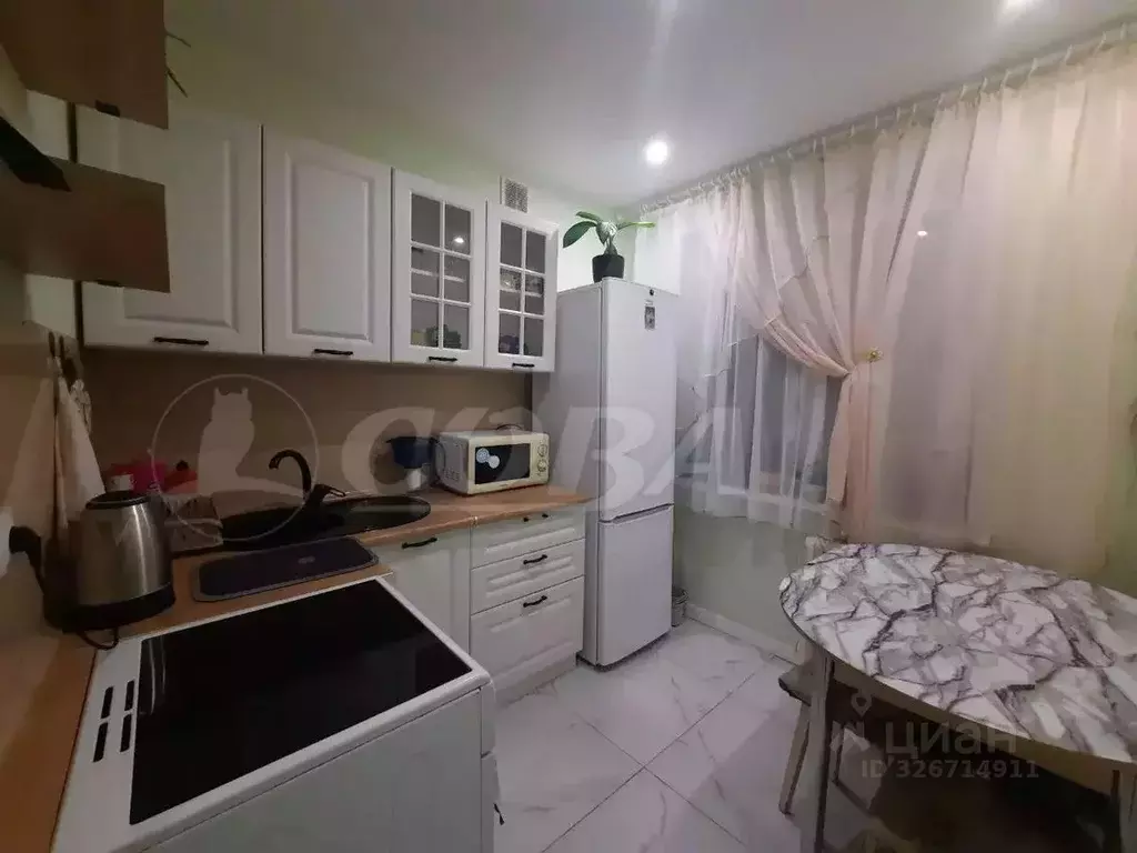 2-к кв. Тюменская область, Тобольск 8-й мкр, 11 (43.0 м) - Фото 2