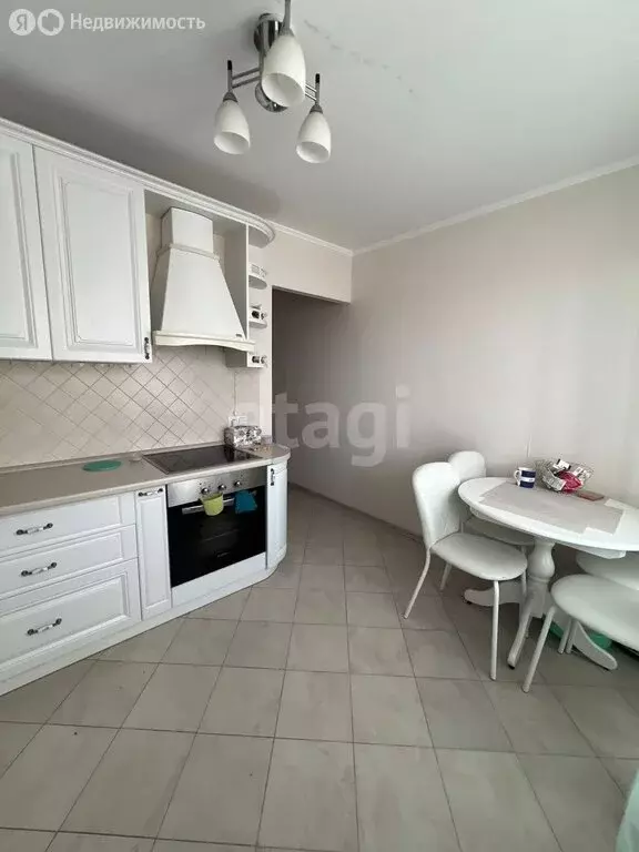 2-комнатная квартира: Тюмень, улица Монтажников, 41 (64 м) - Фото 2