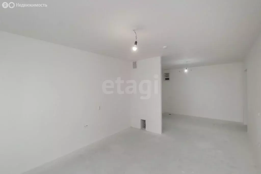 2-комнатная квартира: Тюмень, улица Павла Шарова, 25 (67.4 м) - Фото 1