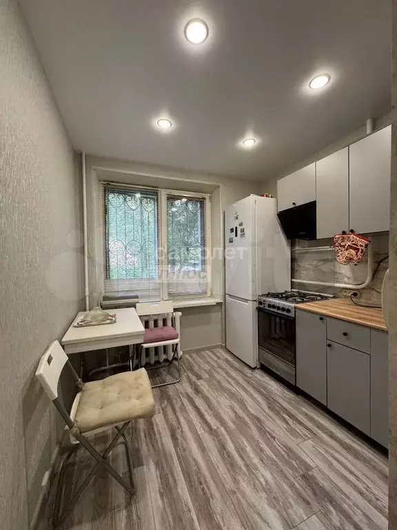 2-к. квартира, 40 м, 1/12 эт. - Фото 0