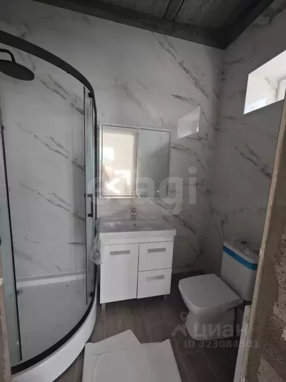 Дом в Тюменская область, Тюмень ул. Нижневартовская (400 м) - Фото 1