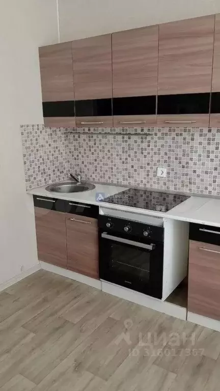 Студия Тюменская область, Тюмень ул. Парада Победы, 9 (23.0 м) - Фото 1