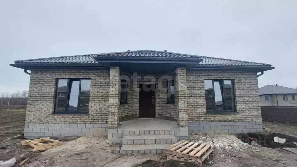 Дом в Белгородская область, Строитель Яковлевский городской округ, ул. ... - Фото 1