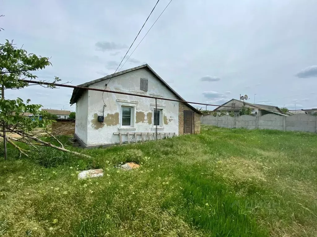 Дом в Крым, Сакский район, Лесновское с/пос, с. Куликовка ул. ... - Фото 1