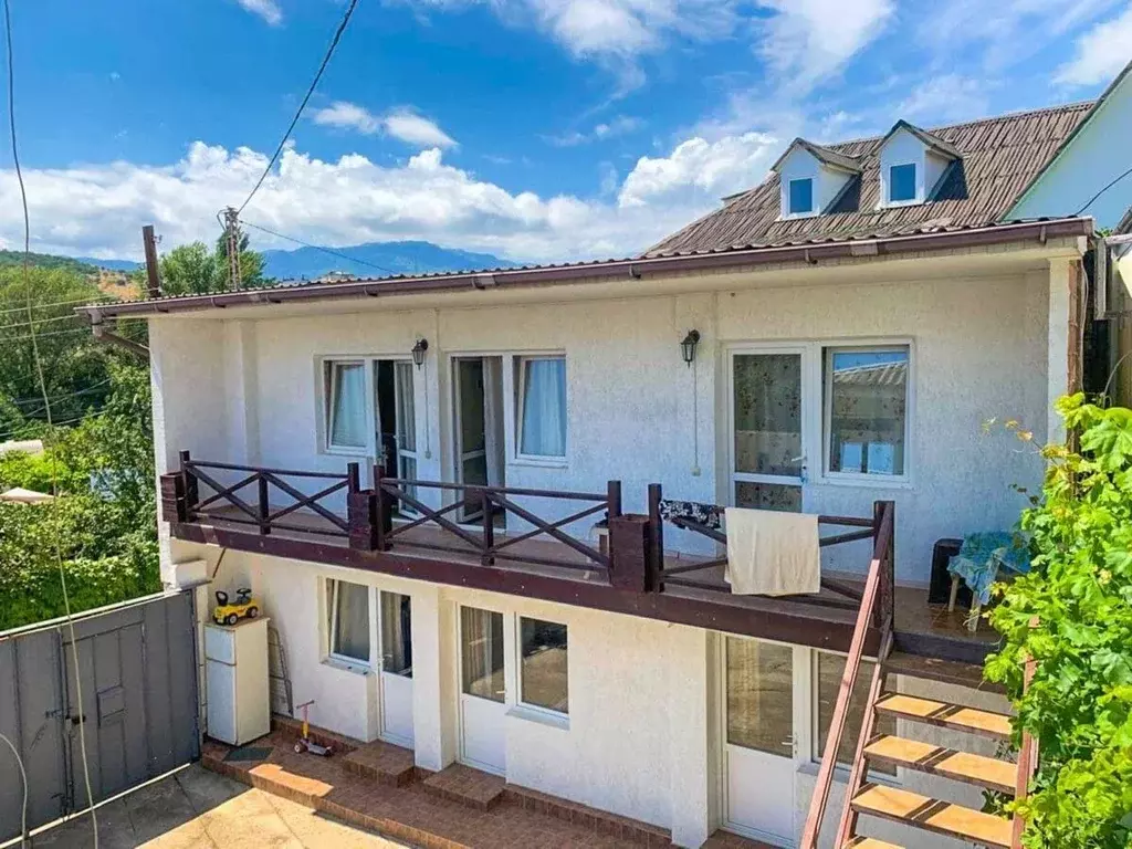 Дом в Крым, Алушта муниципальный округ, с. Малореченское ул. ... - Фото 1