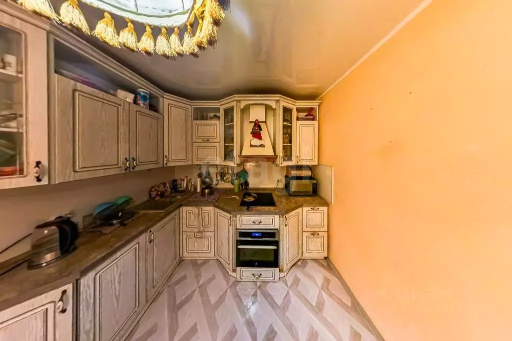 3-к кв. Тюменская область, Тюмень Кремлевская ул., 102 (84.3 м) - Фото 0