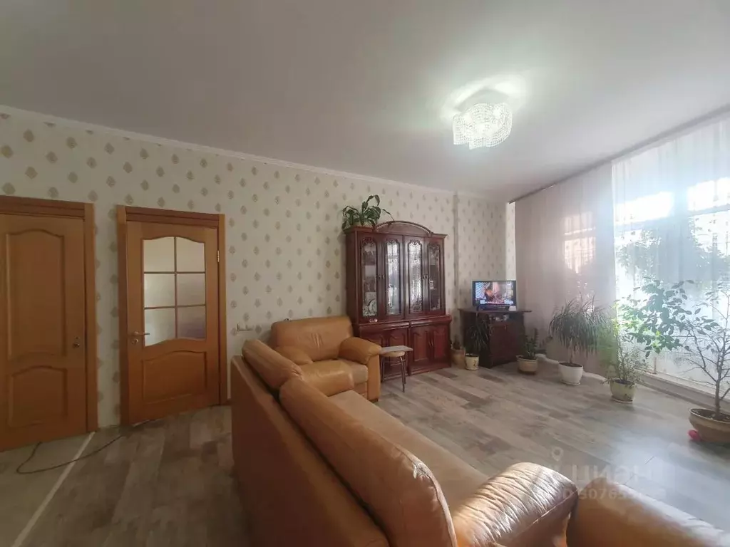 2-к кв. Хакасия, Абакан ул. Кирова, 112/3 (67.0 м) - Фото 1