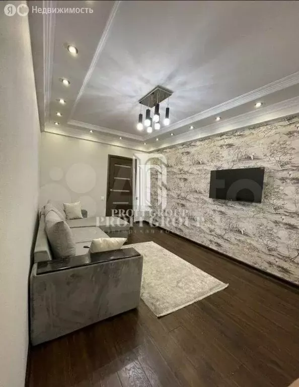 3-комнатная квартира: Каспийск, улица Зейнудина Батманова, 2 (73 м) - Фото 1