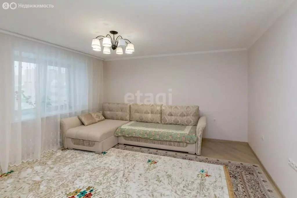 2-комнатная квартира: Тюмень, улица Избышева, 8 (65.2 м) - Фото 2