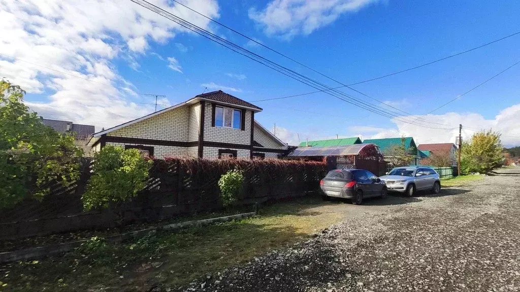 Дом в Свердловская область, Верхняя Пышма ул. Матросова, 15 (190 м) - Фото 1