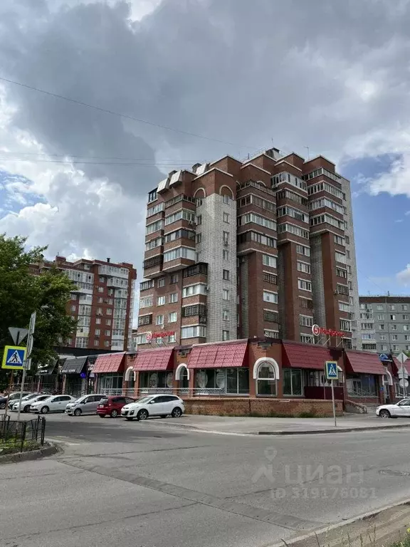 3-к кв. Омская область, Омск ул. Декабристов, 98 (72.9 м) - Фото 0
