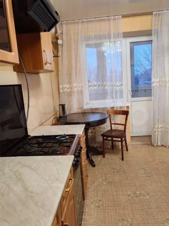 10 и более-к. квартира, 40 м, 2/10 эт. - Фото 0