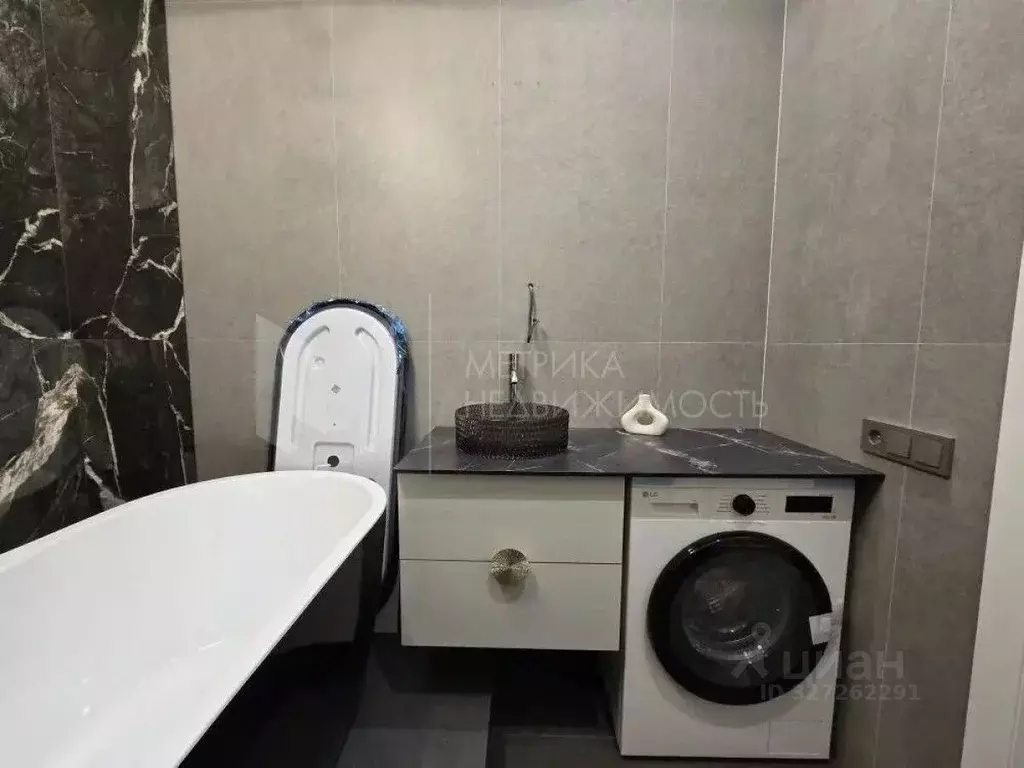 1-к кв. Тюменская область, Тюмень ул. Фармана Салманова, 12 (44.0 м) - Фото 1