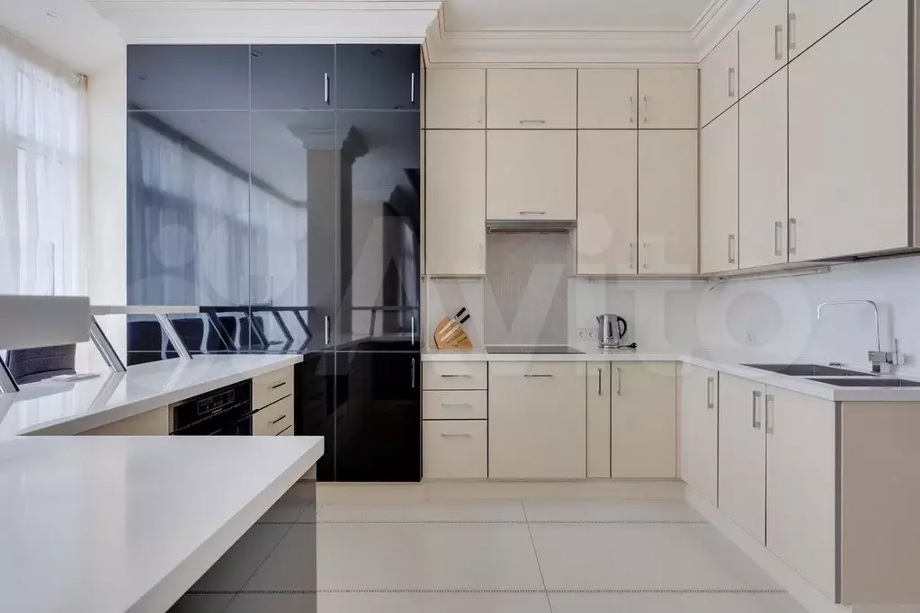 4-к. квартира, 184 м, 4/7 эт. - Фото 0