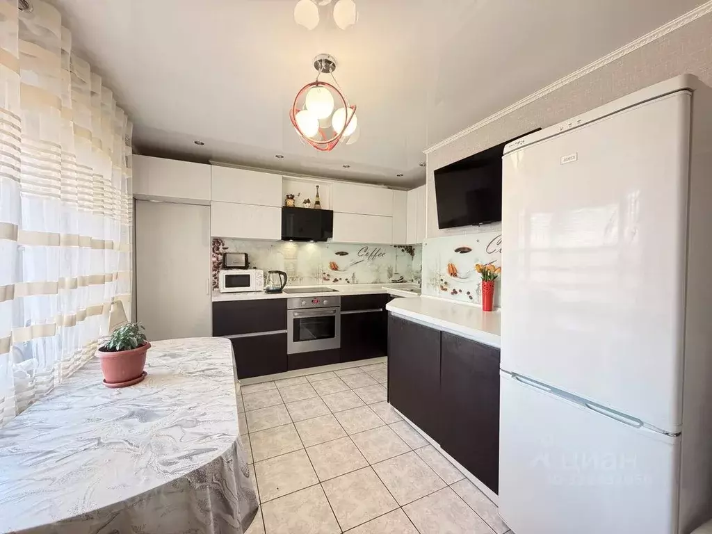 4-к кв. Челябинская область, Челябинск ул. Захаренко, 14 (65.5 м) - Фото 1