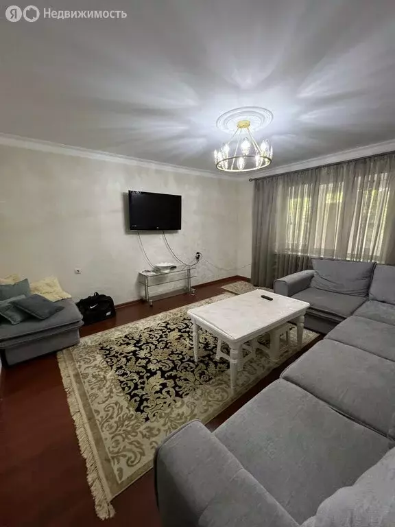 3-комнатная квартира: Махачкала, улица Нигматулы Магомедова, 75к1 (100 ... - Фото 0