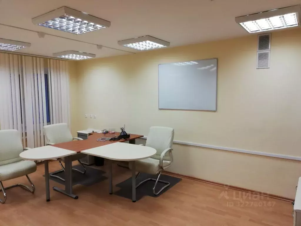 Помещение свободного назначения в Мурманская область, Апатиты ул. ... - Фото 1