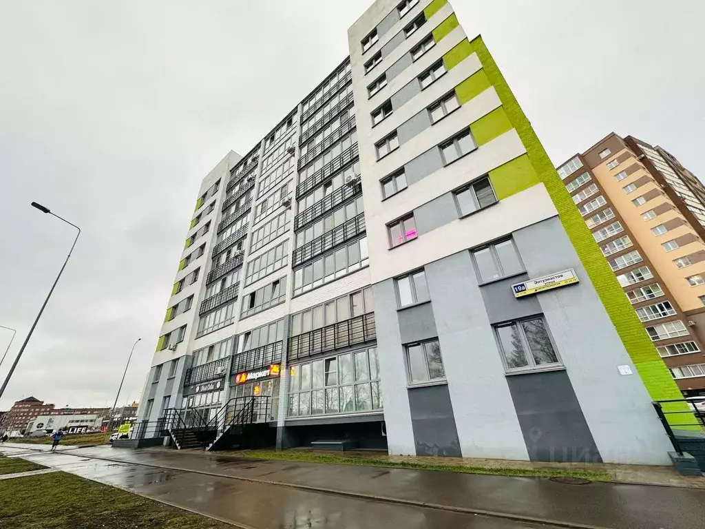 3-к кв. Кировская область, Киров ул. Энтузиастов, 19А (71.2 м) - Фото 0