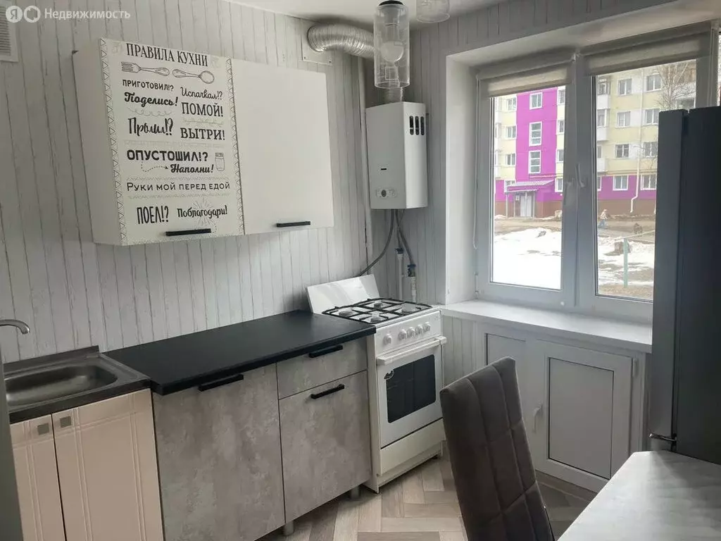 2-комнатная квартира: Губаха, проспект Ленина, 33А (43 м) - Фото 0
