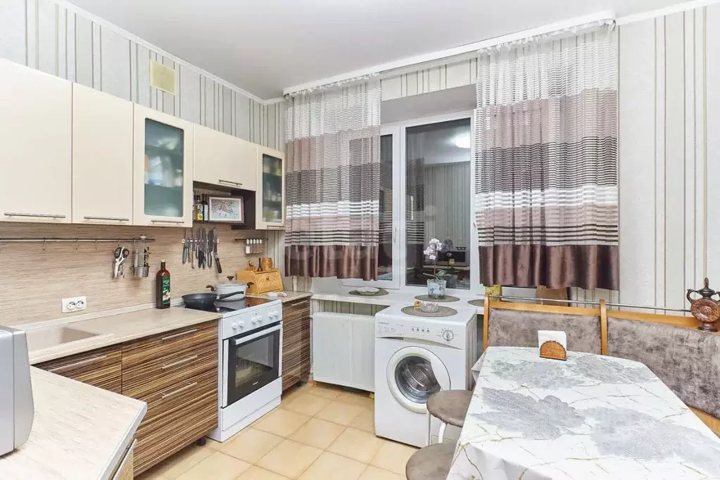 3-к кв. Тюменская область, Тюмень Советская ул., 84 (80.8 м) - Фото 1