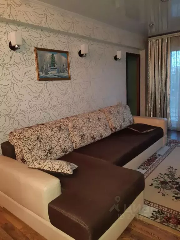 4-к кв. Алтайский край, Бийск ул. Виктора Петрова, 33 (74.0 м) - Фото 0