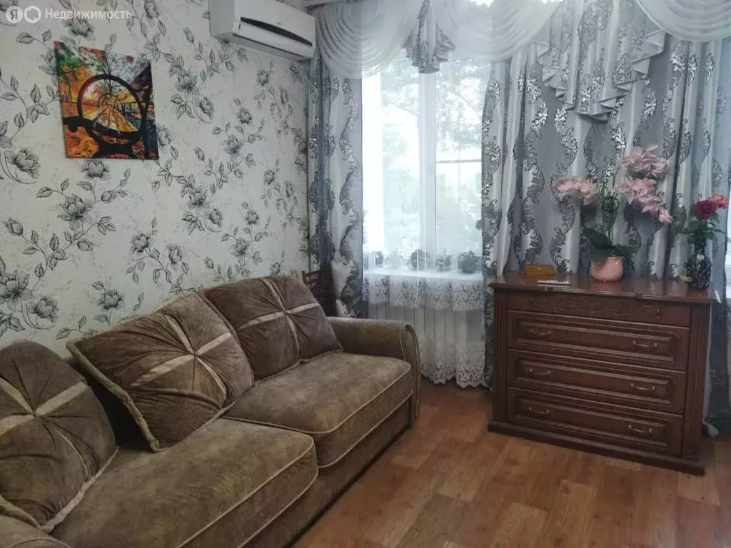 2-комнатная квартира: Каменск-Шахтинский, улица Ворошилова, 4 (42 м) - Фото 0