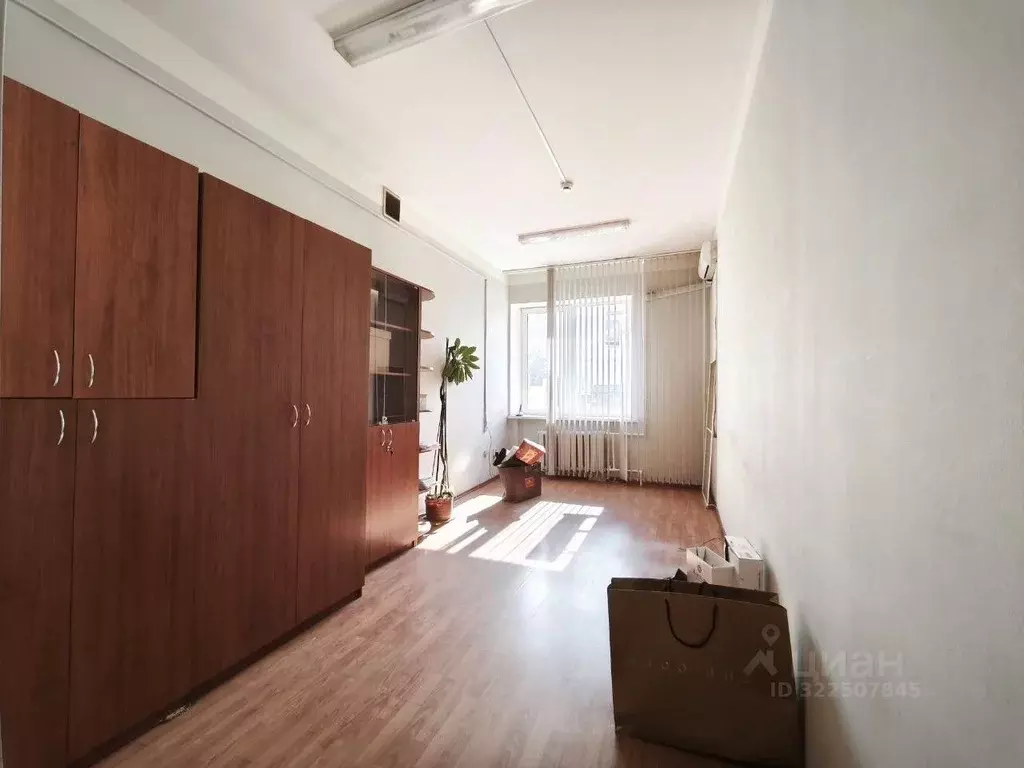 Офис в Саратовская область, Саратов Волжская ул., 28 (19 м) - Фото 1