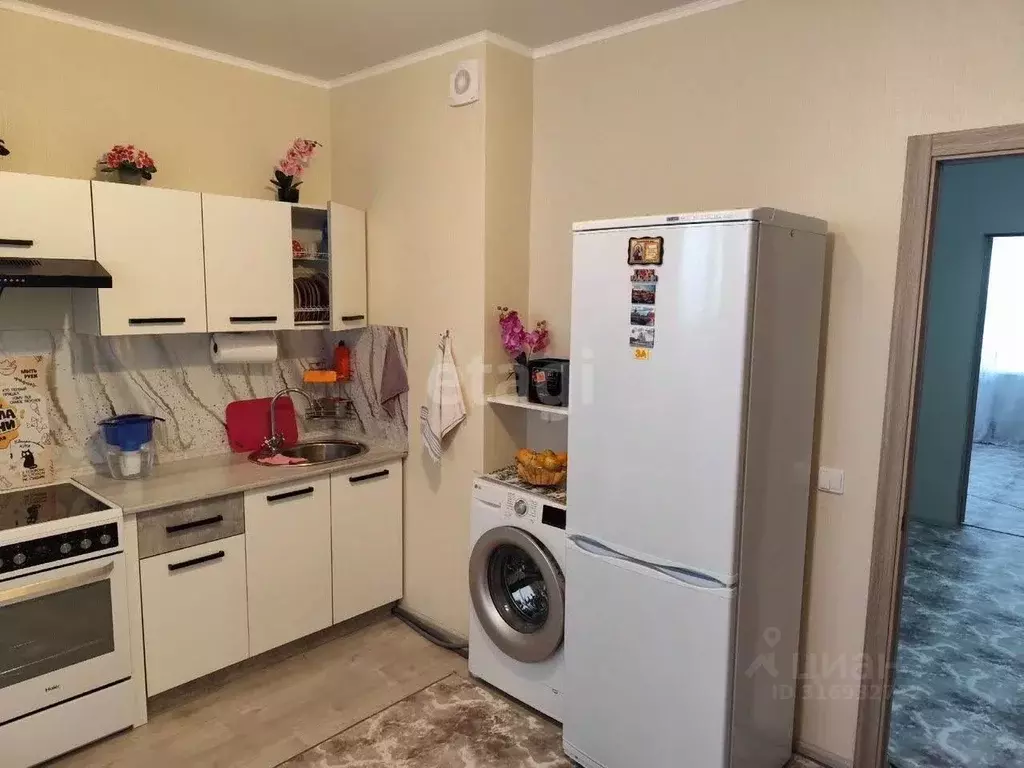 1-к кв. Белгородская область, Старый Оскол Заречье мкр, 17 (38.0 м) - Фото 0