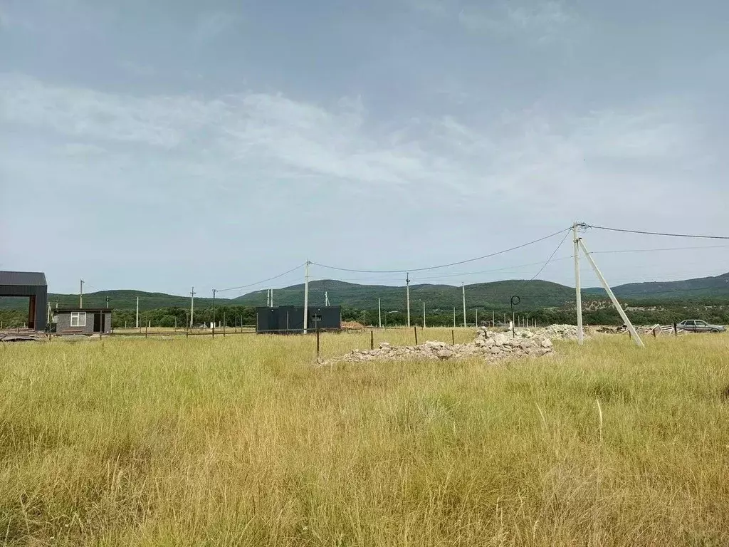 Участок в Севастополь с. Орлиное, ул. Рассветная, 8 (10.0 сот.) - Фото 0