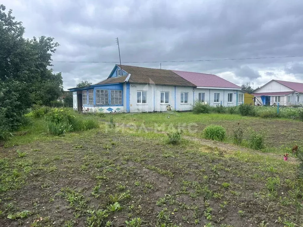 Дом в Брянская область, Жуковский муниципальный округ, д. Леденево 13 ... - Фото 1