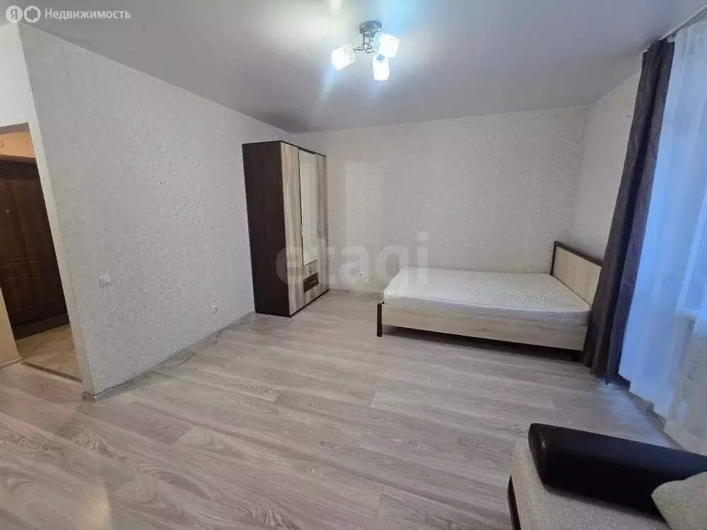 Квартира-студия: Тюмень, улица Тимофея Чаркова, 79к2 (32 м) - Фото 2