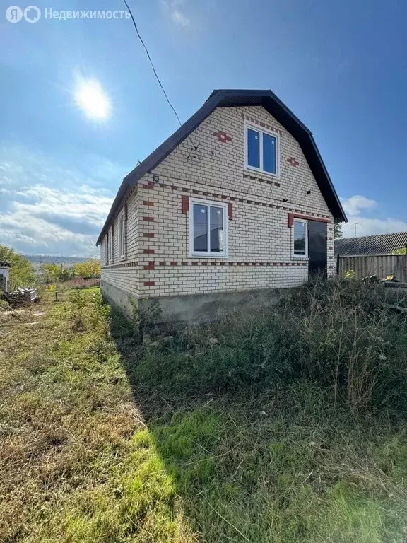 Дом в село Надежда, Советская улица, 12 (100 м) - Фото 1